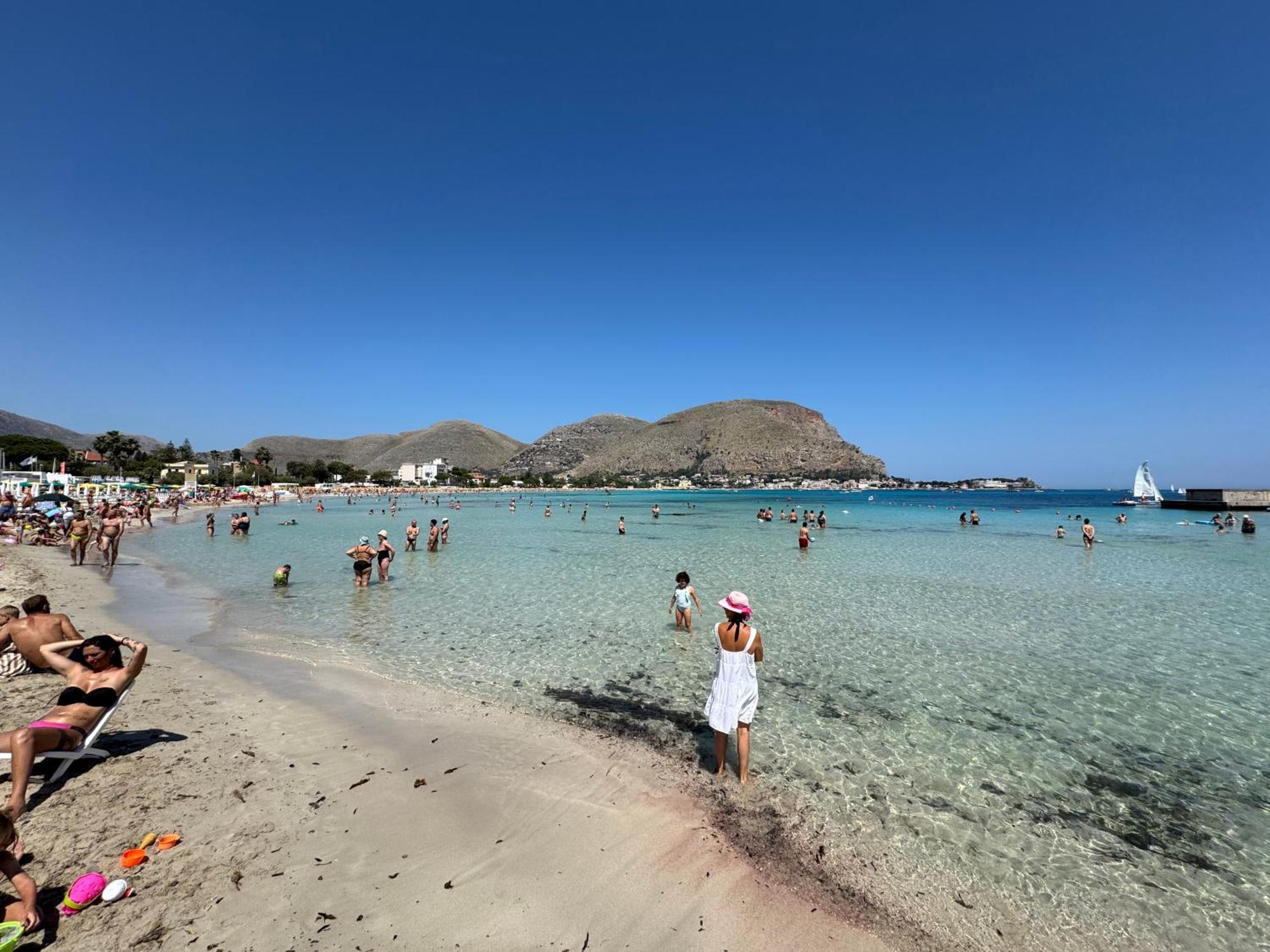 Mondello Cottage Bagian luar foto